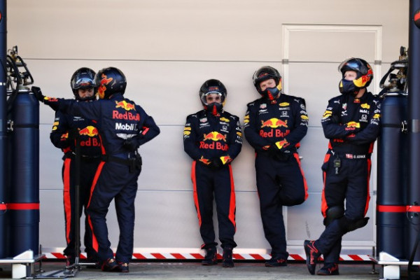 F1 pit Crew Red Bull F1