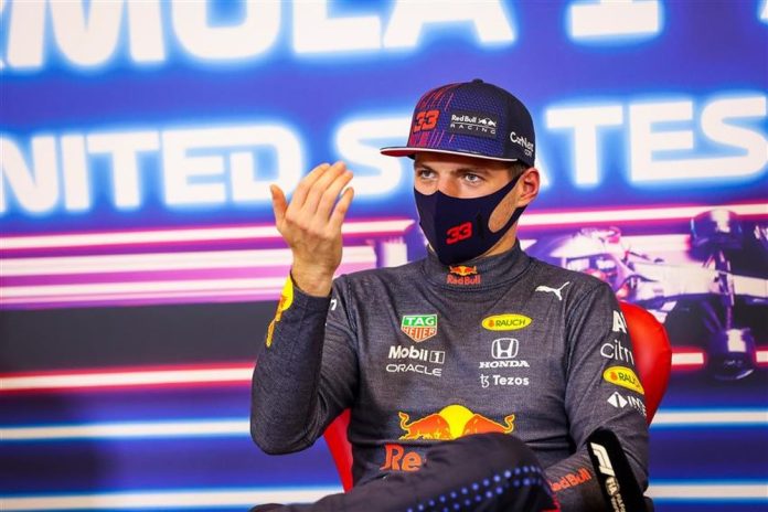 Max-Verstappen-Lewis-Hamilton-crash-Formula1