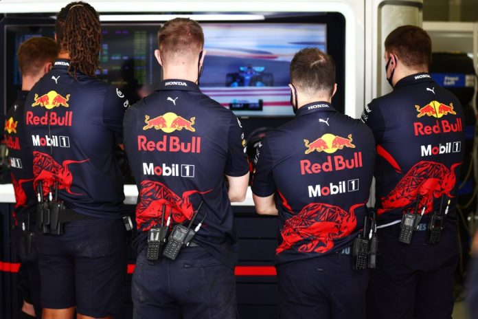 Red bull Pit Box Mechanics 2022 Bahrain